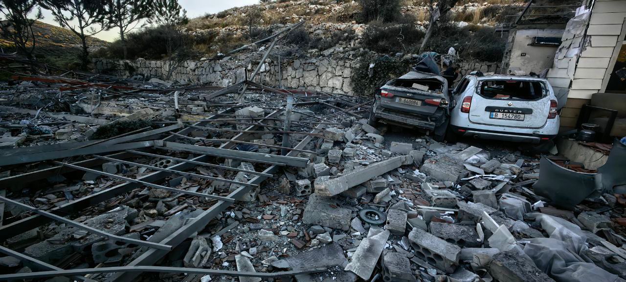 دمار في مقرّ الصحافيين المستهدَف في حاصبيا.